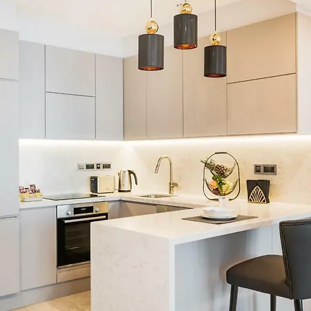 Carrington Gold Tower Szálloda Kerínia