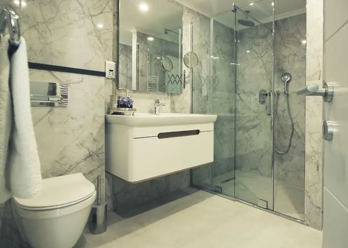 Carrington Gold Tower 3* キレニア